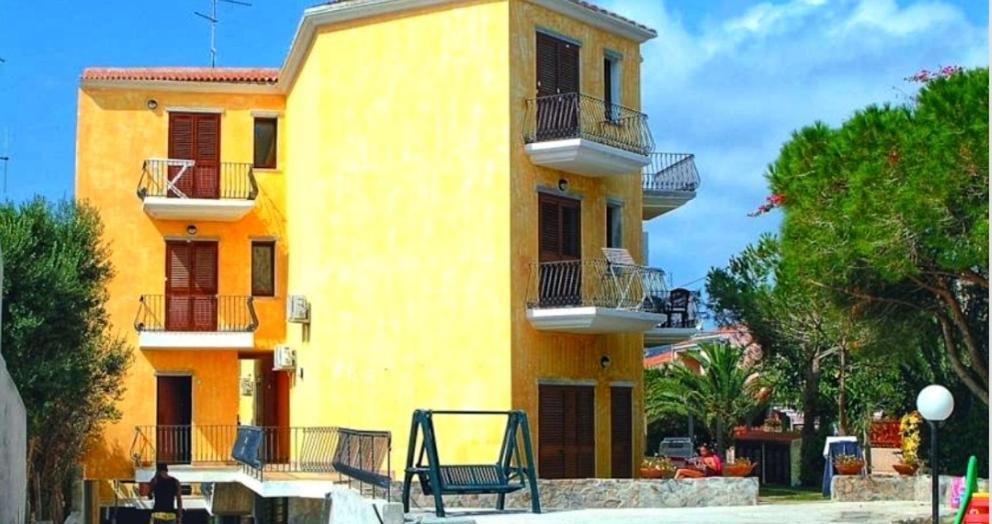 Casa Vacanze Ginestra La Maddalena Con Parcheggio Privato Exterior foto